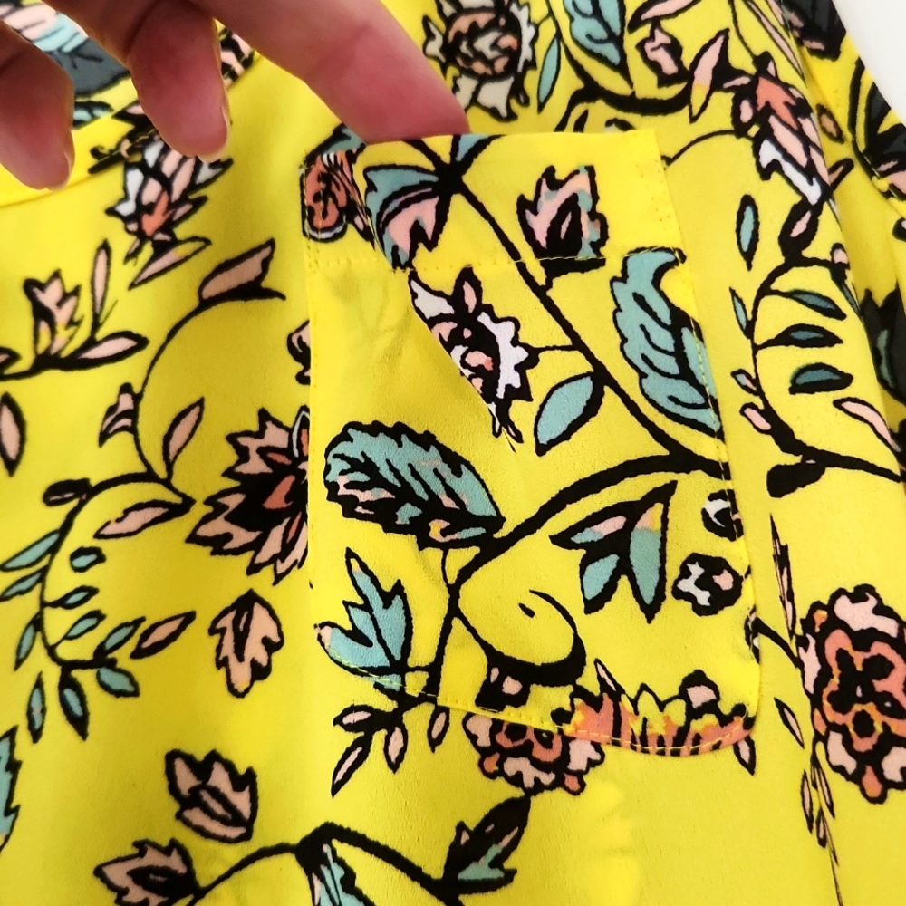 Pretty bright yellow floral top in great condition! - Picture 3 of 6